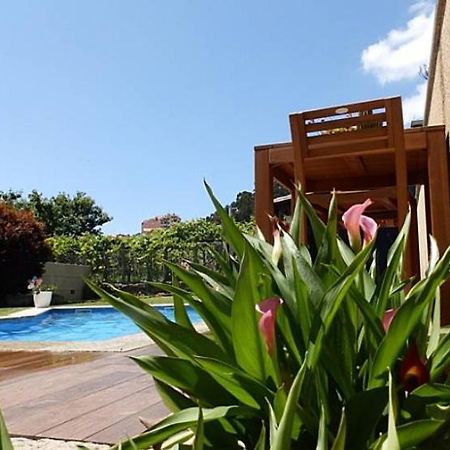 Hórreos y Piscina en Combarro Exterior foto