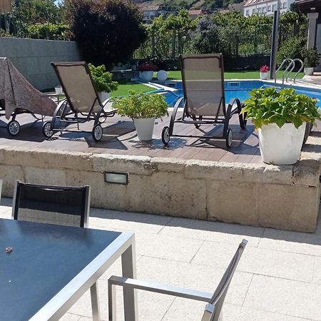 Hórreos y Piscina en Combarro Exterior foto