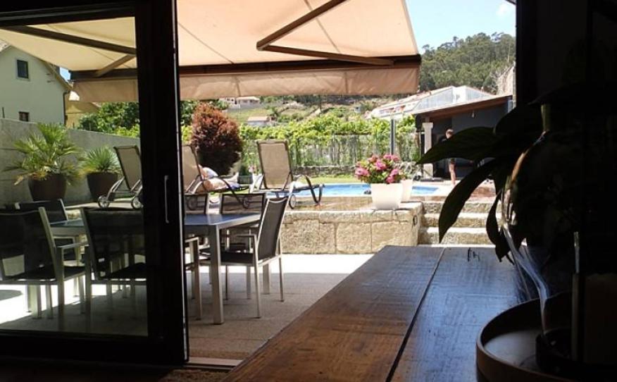 Hórreos y Piscina en Combarro Exterior foto